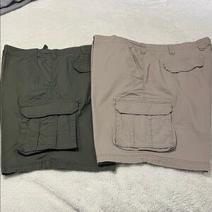 Men's Dual-Tone Cargo Shorts - Forest Green and Beige